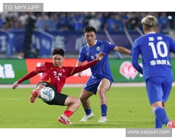 南京足球队的逆袭之旅:从低谷到辉煌的奋斗历程与荣耀时刻