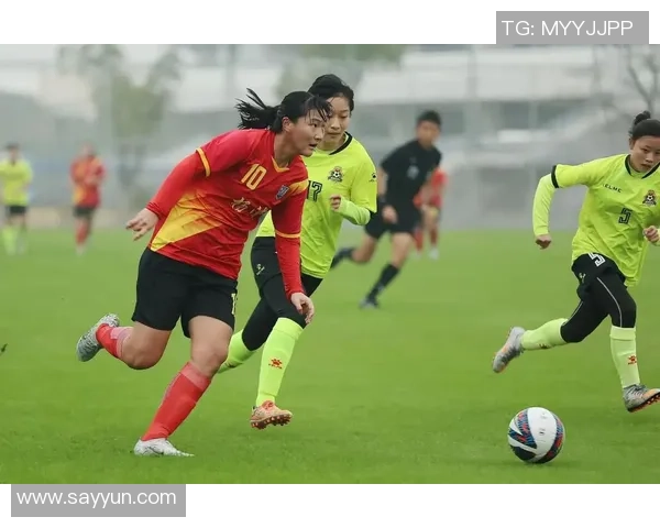 我国足球明星的妻子们:她们背后的故事与风采展现