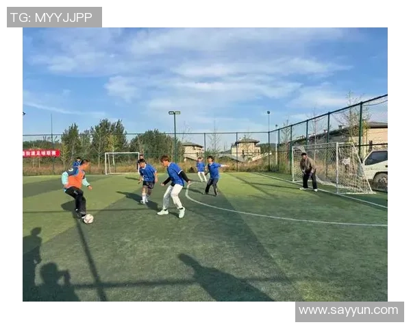 足球明星在绿茵场上的多重角色与背后的故事探讨